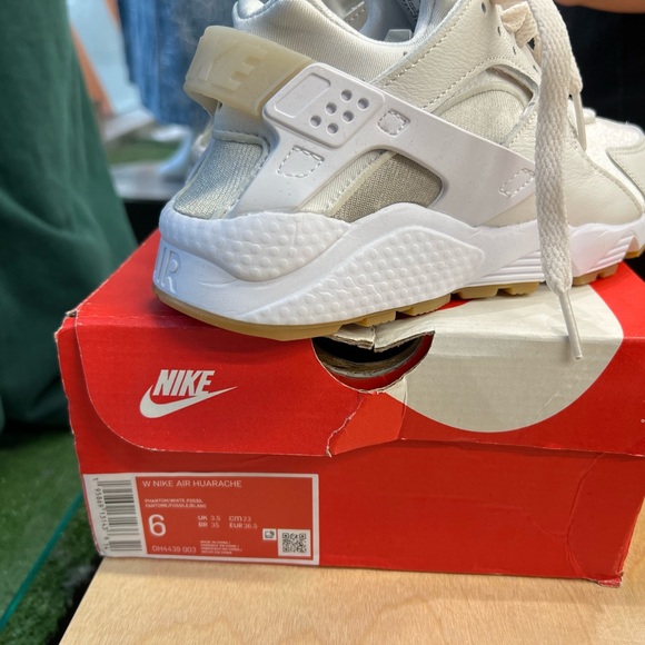 Women phantom white fossil, Nike air Huarache size 6 - Picture 4 of 7